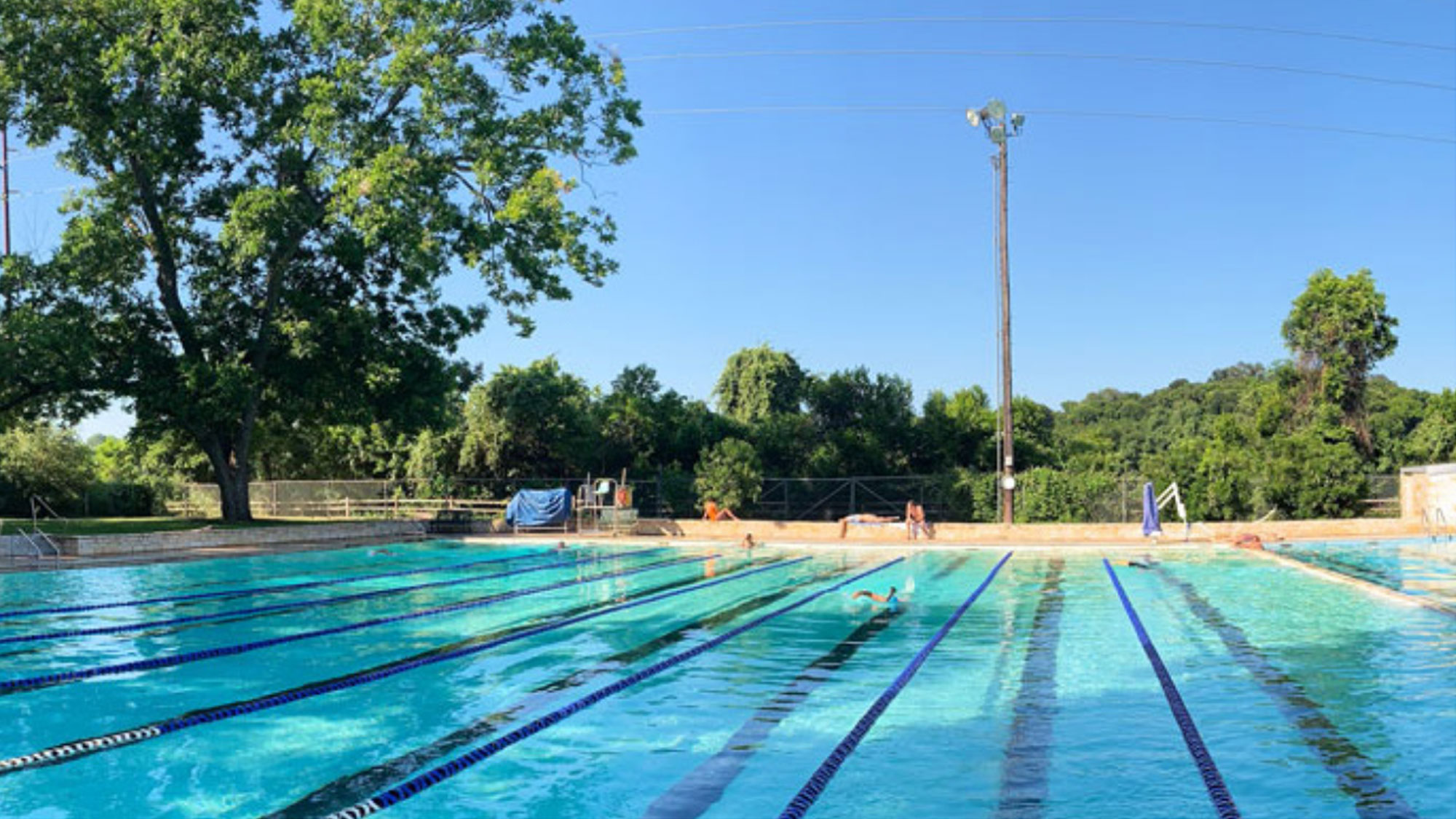 An outdoor swimming pool and rec center with swimming lanes